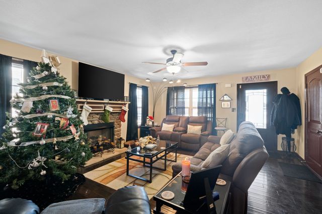 965 Harding Dr, Clarksville, TN 37042