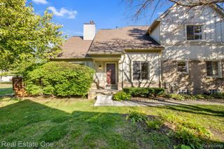2588 Maple Forest Court, Wixom, MI 48393