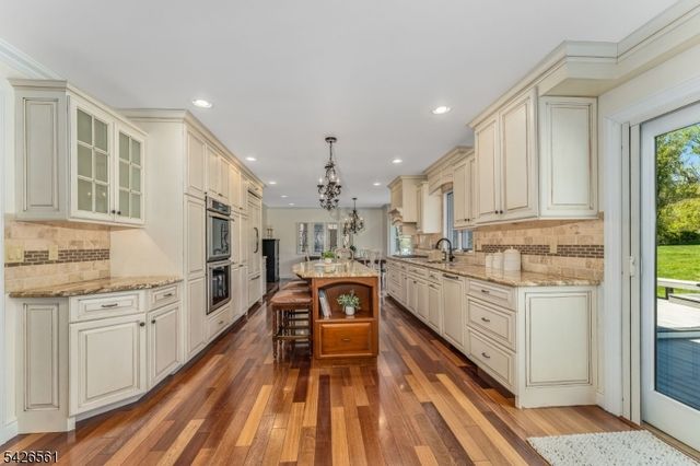 34 Molasses Hill Rd, Clinton Twp., NJ 08833