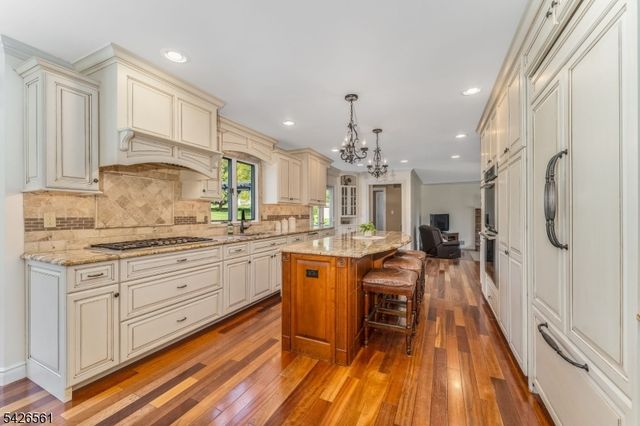 34 Molasses Hill Rd, Clinton Twp., NJ 08833