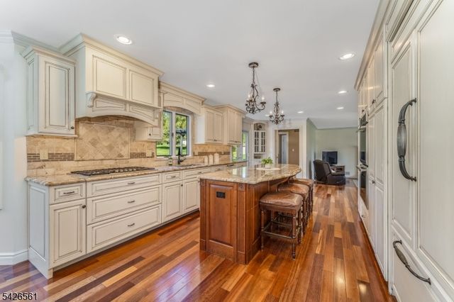 34 Molasses Hill Rd, Clinton Twp., NJ 08833