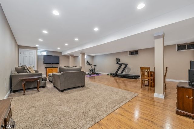 34 Molasses Hill Rd, Clinton Twp., NJ 08833