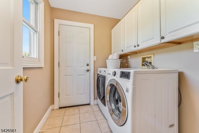 34 Molasses Hill Rd, Clinton Twp., NJ 08833