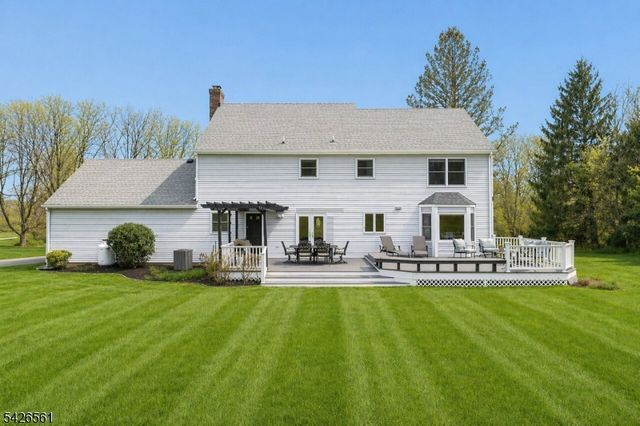 34 Molasses Hill Rd, Clinton Twp., NJ 08833