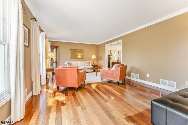 34 Molasses Hill Rd, Clinton Twp., NJ 08833