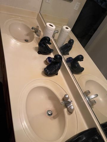 774 Sugar Pine Dr, Lathrop, CA 95330