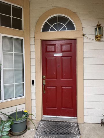 774 Sugar Pine Dr, Lathrop, CA 95330