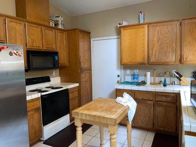 774 Sugar Pine Dr, Lathrop, CA 95330