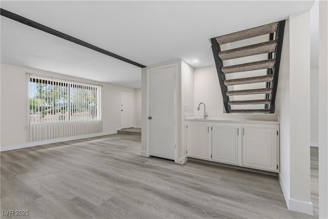 3305 Fairview Lane, Las Vegas, NV 89121