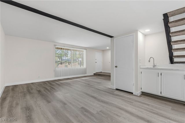 3305 Fairview Lane, Las Vegas, NV 89121