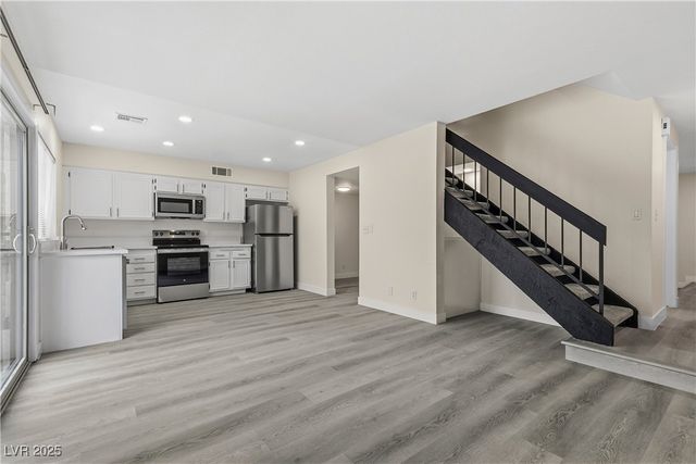 3305 Fairview Lane, Las Vegas, NV 89121