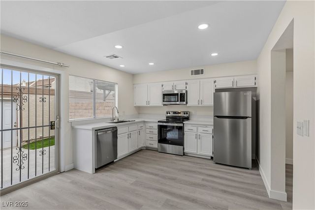 3305 Fairview Lane, Las Vegas, NV 89121