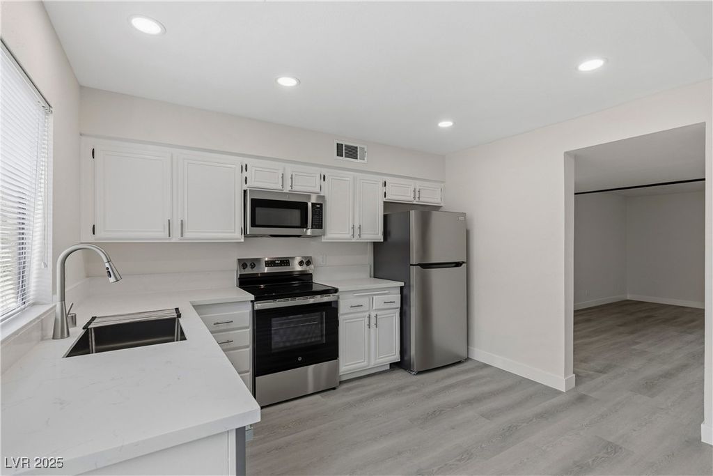 3305 Fairview Lane, Las Vegas, NV 89121