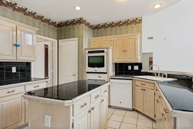 304 Kahala Drive, Dallas, TX 75218