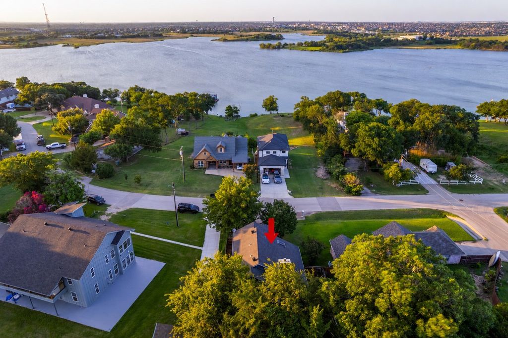 4536 N Shore Drive, The Colony, TX 75056