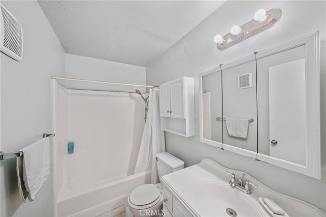 2511 W. Sunflower Ave. H3, Santa Ana, CA 92704