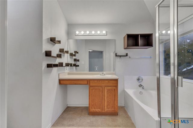 627 Scheel, Kyle, TX 78640