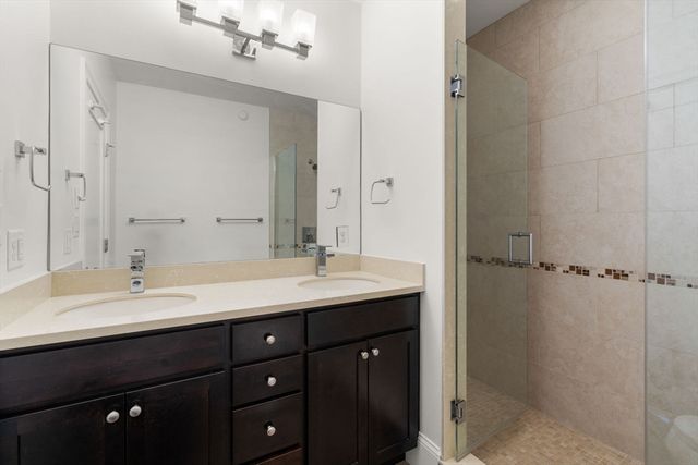 18 Robert St 14, Boston, MA 02131