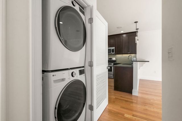 18 Robert St 14, Boston, MA 02131