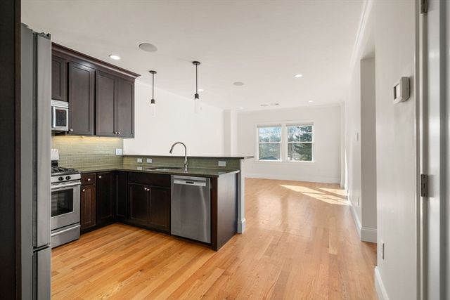 18 Robert St 14, Boston, MA 02131