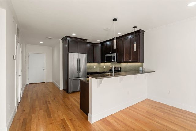 18 Robert St 14, Boston, MA 02131