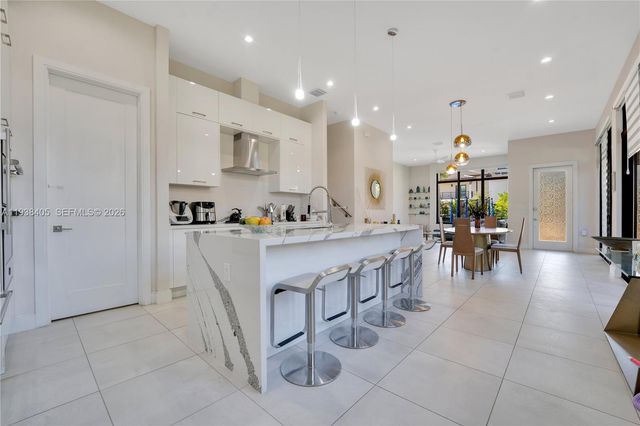 8279 NW 43rd St, Doral, FL 33166