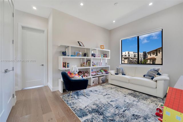 8279 NW 43rd St, Doral, FL 33166