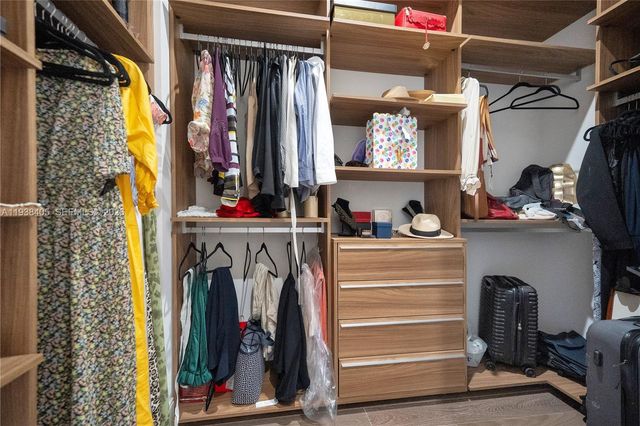 8279 NW 43rd St, Doral, FL 33166