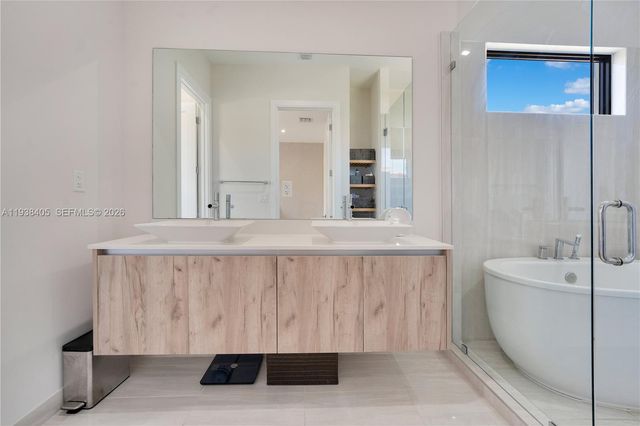 8279 NW 43rd St, Doral, FL 33166