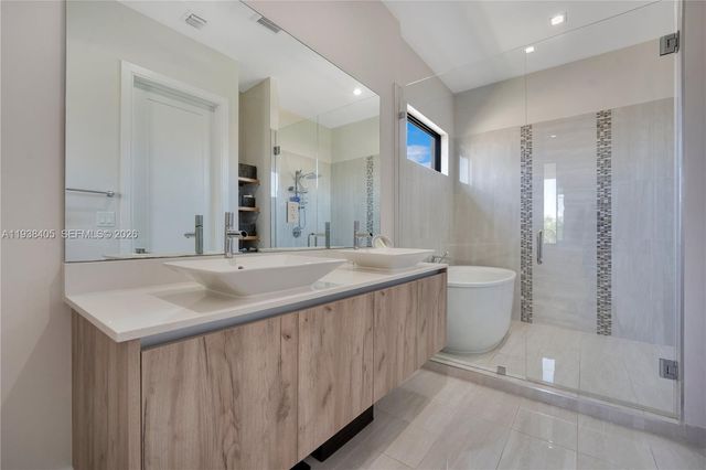 8279 NW 43rd St, Doral, FL 33166