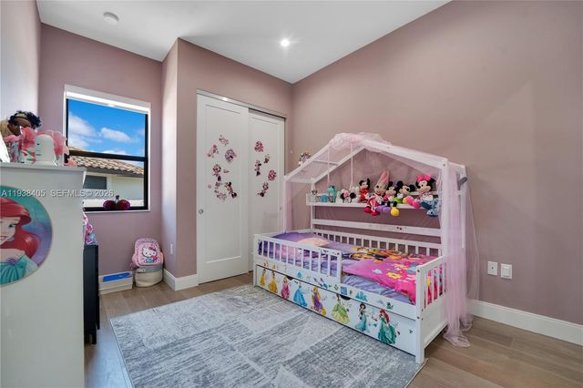 8279 NW 43rd St, Doral, FL 33166