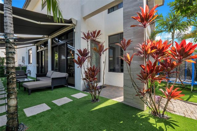 8279 NW 43rd St, Doral, FL 33166