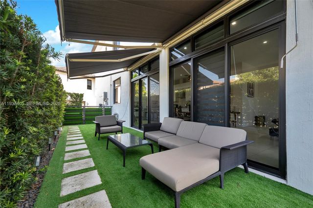 8279 NW 43rd St, Doral, FL 33166