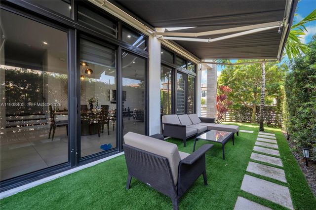 8279 NW 43rd St, Doral, FL 33166