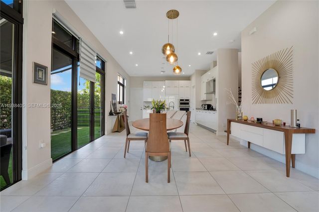 8279 NW 43rd St, Doral, FL 33166