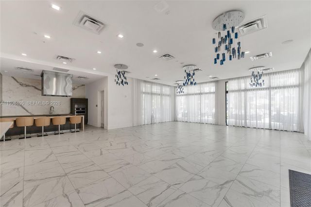 8279 NW 43rd St, Doral, FL 33166