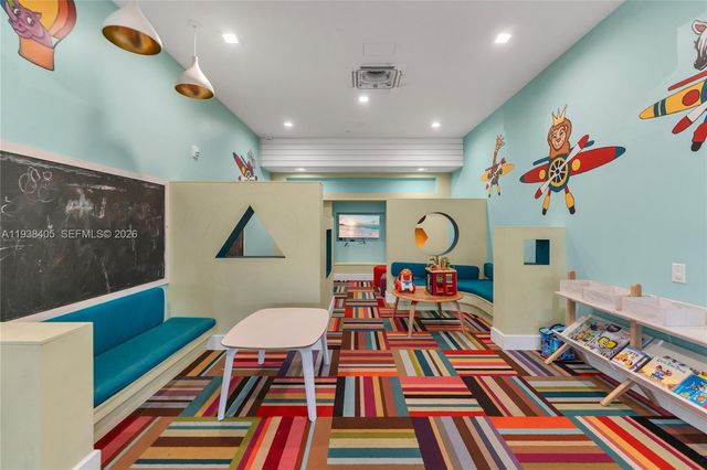 8279 NW 43rd St, Doral, FL 33166