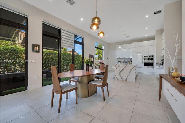 8279 NW 43rd St, Doral, FL 33166