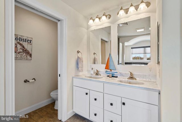 7 TRAVELERS WAY, Bayville, NJ 08721