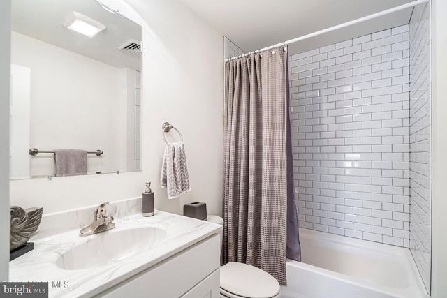 7 TRAVELERS WAY, Bayville, NJ 08721