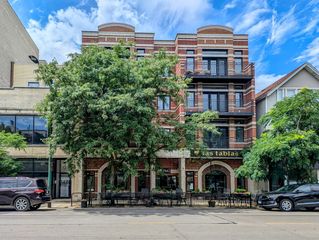 2942 N Lincoln Avenue, Chicago, IL 60657