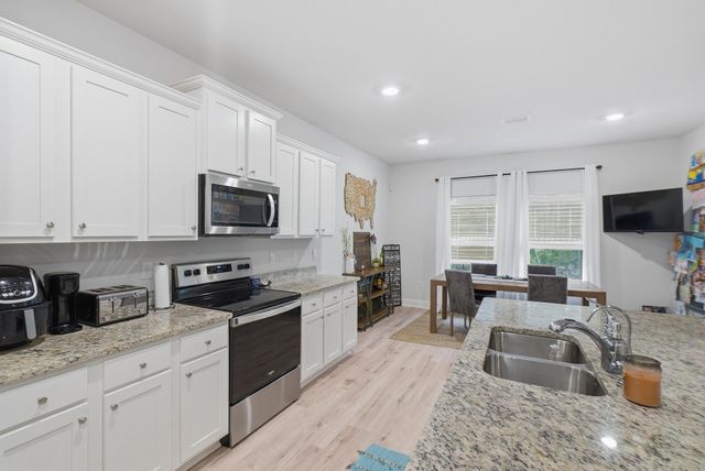 304 Perimeter Place, Freeport, FL 32439