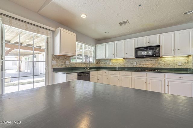 3338 E Avenue H4, Lancaster, CA 93535