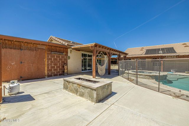3338 E Avenue H4, Lancaster, CA 93535