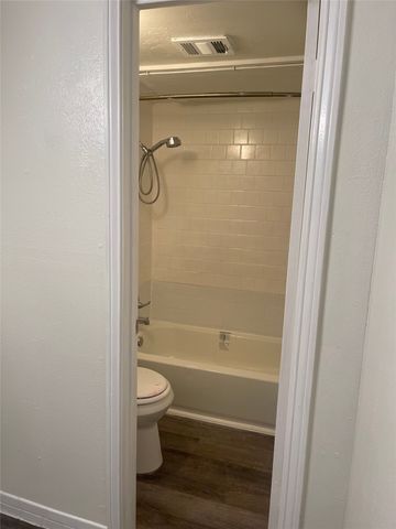 2211 S Vernon Avenue 115, Dallas, TX 75224