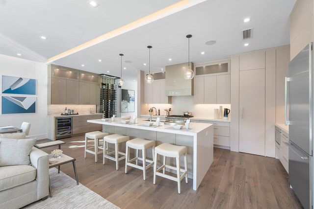 130 NE Wavecrest Way, Boca Raton, FL 33432