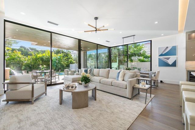 130 NE Wavecrest Way, Boca Raton, FL 33432