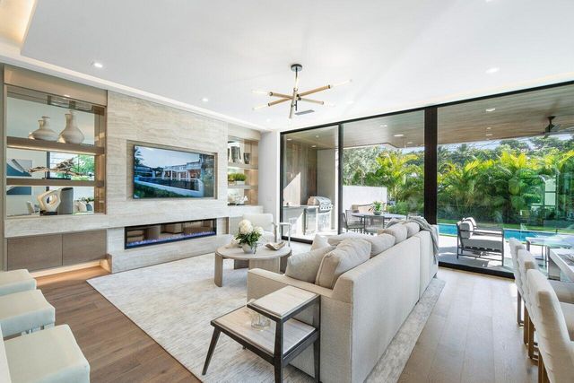 130 NE Wavecrest Way, Boca Raton, FL 33432