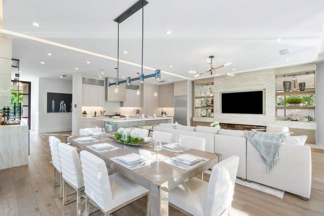 130 NE Wavecrest Way, Boca Raton, FL 33432