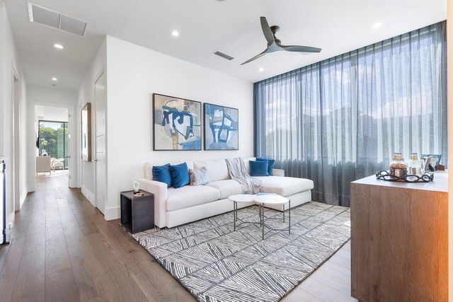 130 NE Wavecrest Way, Boca Raton, FL 33432